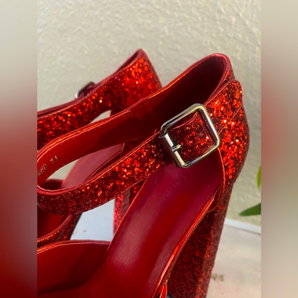 Red Heels 👠 - Picture 12 of 12